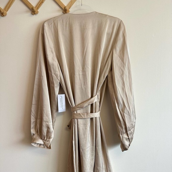NWT AmyLynn USA Long Sleeve Midi Wrap Dress in Oyster Cream Silky Size Large - Picture 10 of 14
